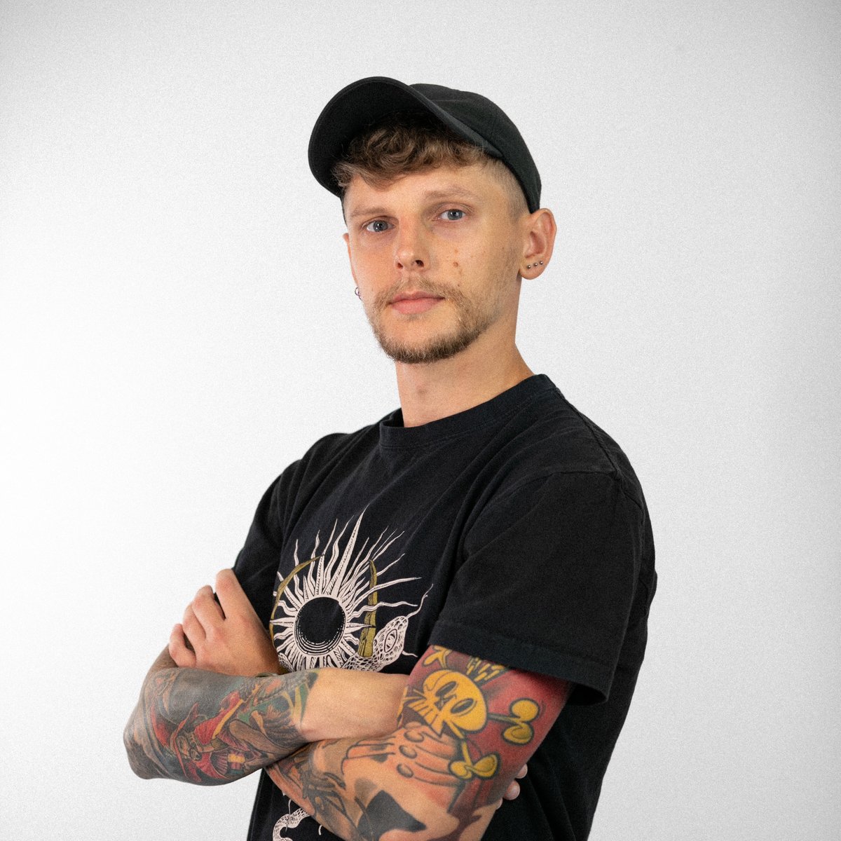 tatua-e-jakub-jasek-tatua-ysta-z-krak-w-kult-tattoo-tattooartist