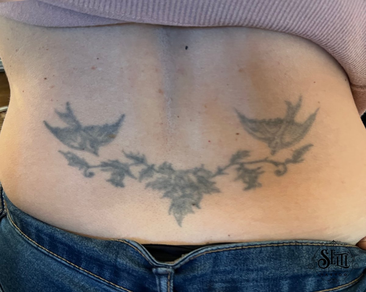 Katarzyna Cieślak -tatuaż-flowers-lotus-Black & Grey-Realizm