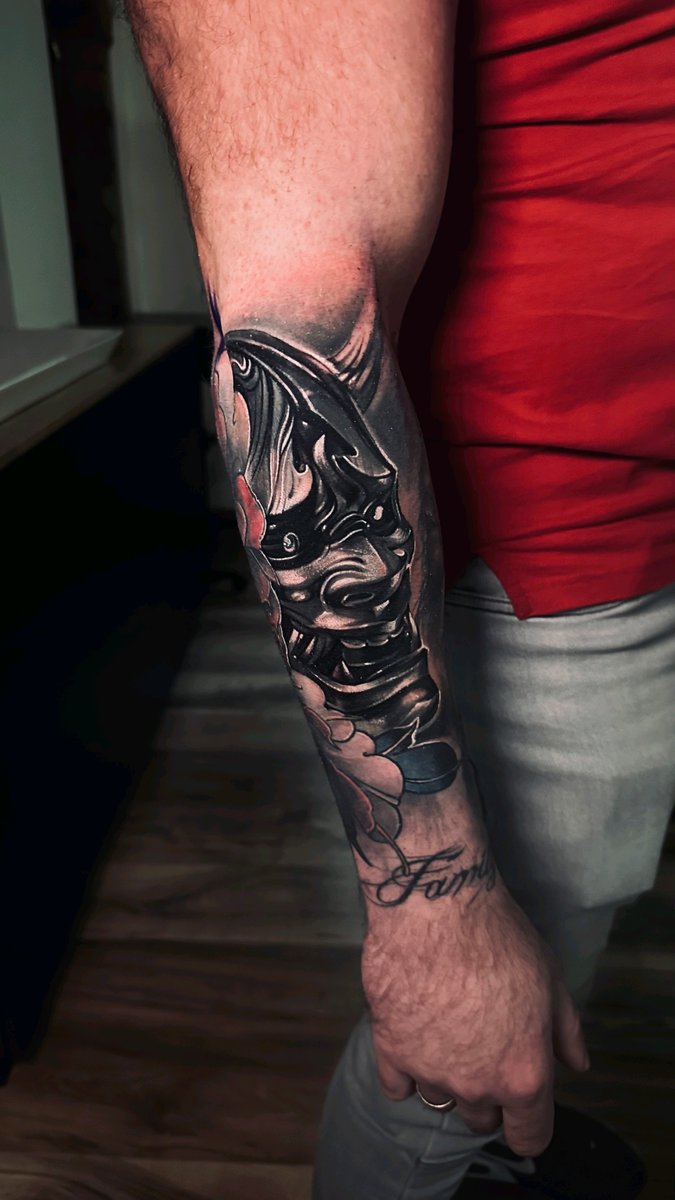 Leszek Nycz-tatuaż-cover-maska-Black & Grey-Realizm