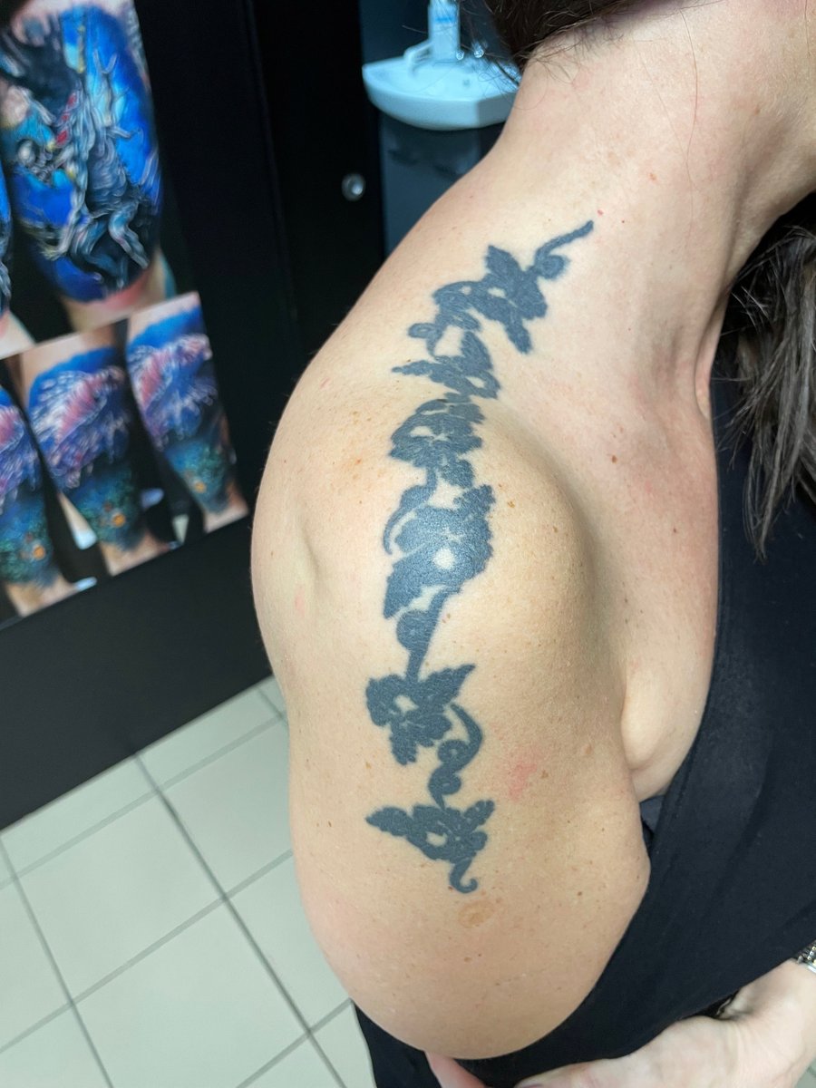 Przemysław Jaśkiewicz-tatuaż-coverup-coveruptattoo-Abstrakcyjny-Graficzny / Sketch-Newschool / Graffiti / Cartoon