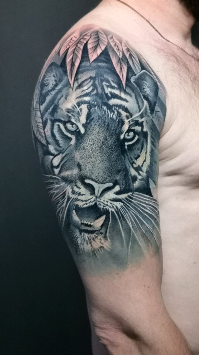 Agnieszka Stanielewicz-tatuaż-Tygrys-coveruptattoo-Realizm