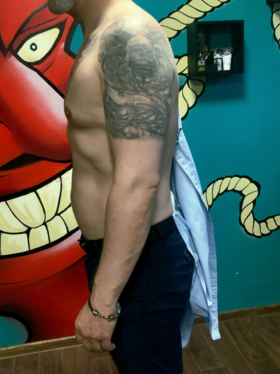 Dawid Dłubała-tatuaż-biomechaniczny-czaszka-Biomechanic / Bio-organic-Realizm-Surrealizm / Horror