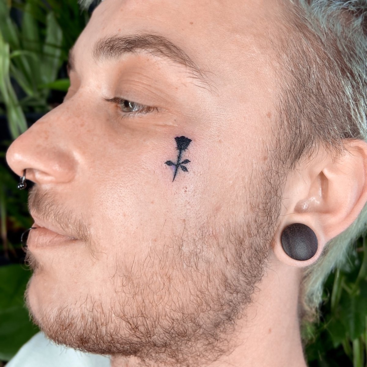 Spirytusz-tatuaż-Black & Grey-Blackwork / Blackout-Ignorant / Pato tattoo-Minimalizm