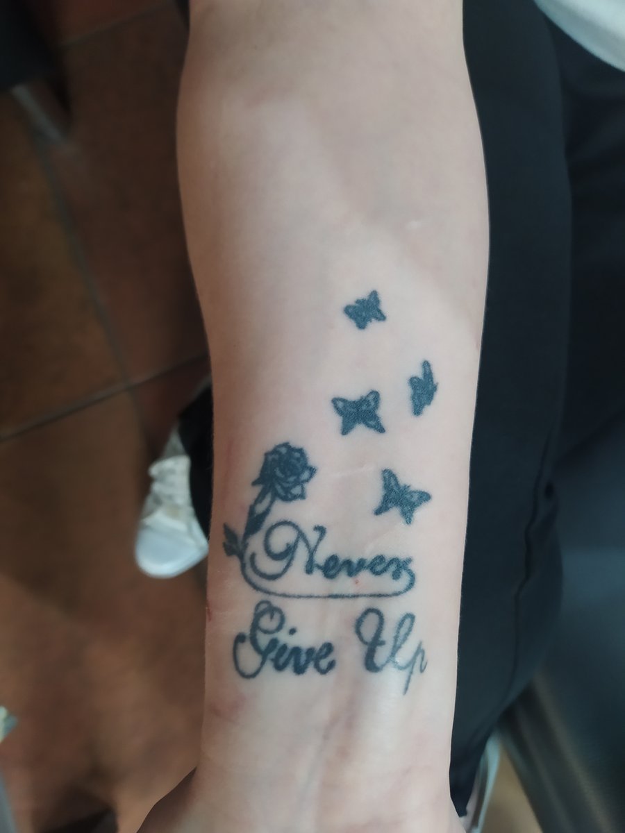 Martyna Borowiec-tatuaż-cover-przedramie