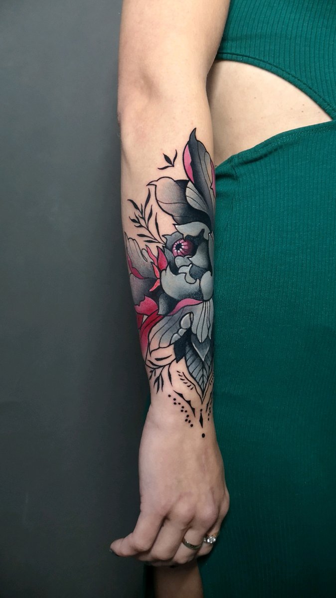 Agnieszka Stanielewicz-tatuaż-cover-peony-Neo-tradycyjny