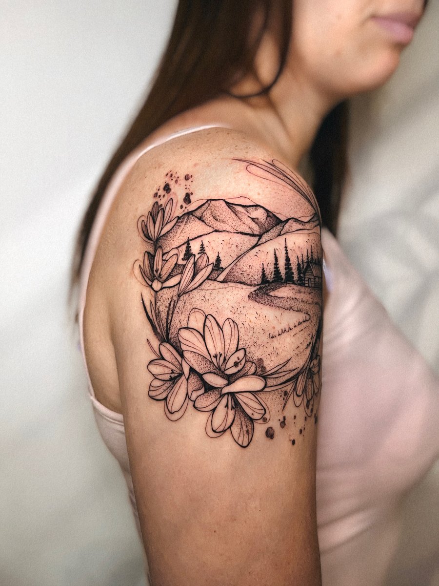 Oliwia Pasko-tatuaż-ramie-gory