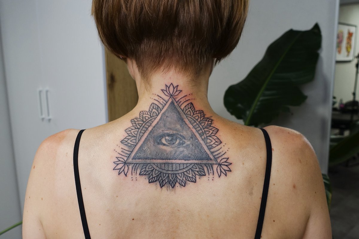 Bemuszenko Handpoke-tatuaż-mandala-ornament-Geometryczny / Ornamenty-Handpoke