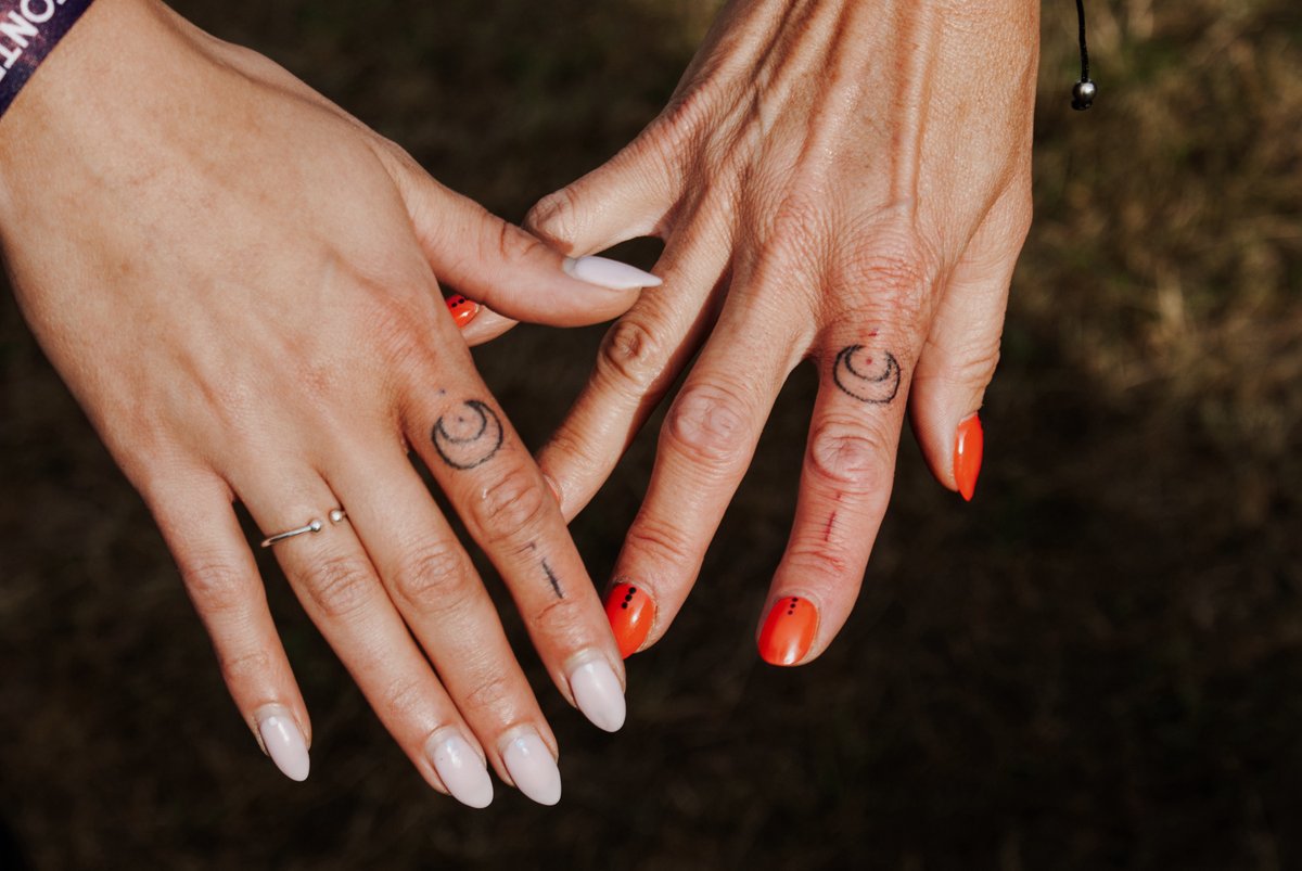 Bemuszenko Handpoke-tatuaż-palce-matching-Geometryczny / Ornamenty-Handpoke