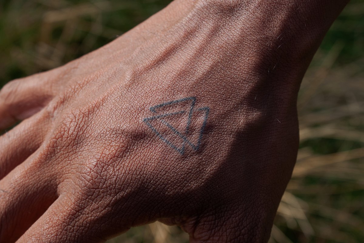 Bemuszenko Handpoke-tatuaż-symbol-valknut-Geometryczny / Ornamenty-Handpoke-Line work / Fineline / Outline