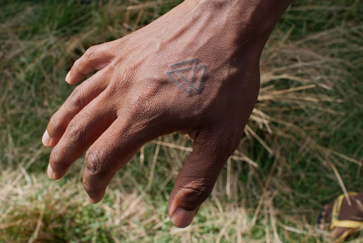Bemuszenko Handpoke-tatuaż-symbol-valknut-Geometryczny / Ornamenty-Handpoke-Line work / Fineline / Outline