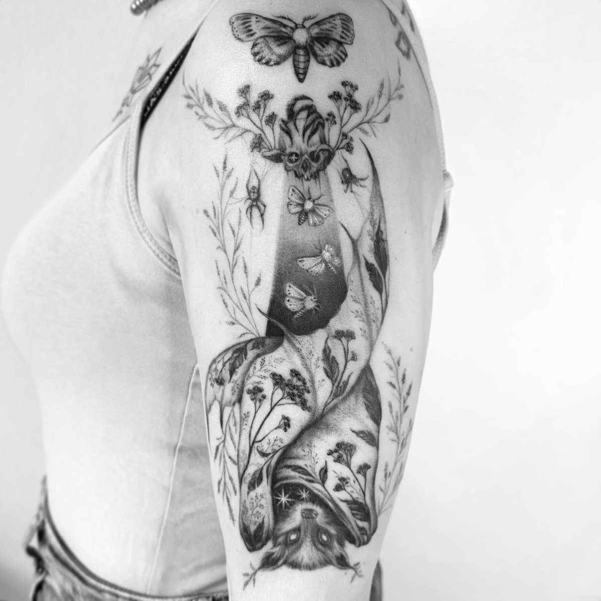 Anna Minajew-tatuaż-nietoperz