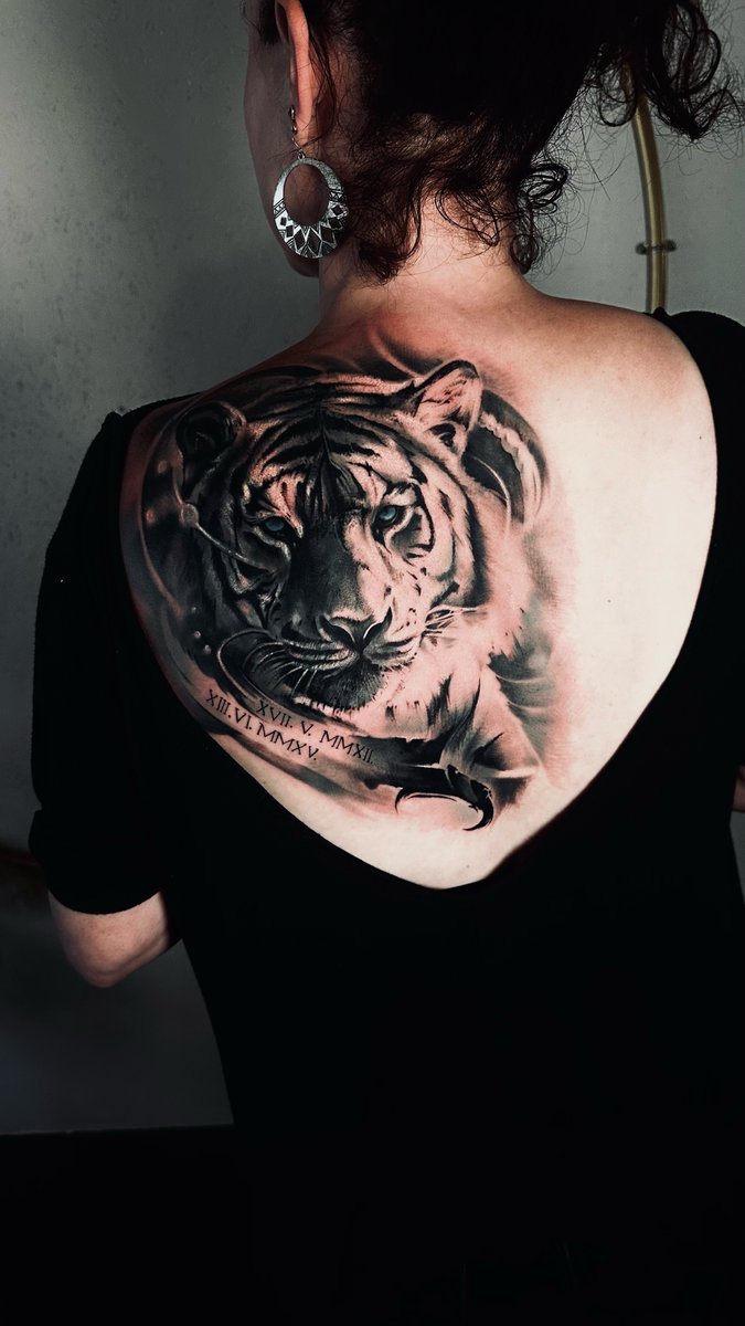 Leszek Nycz-tatuaż-cover-tiger-Black & Grey-Realizm