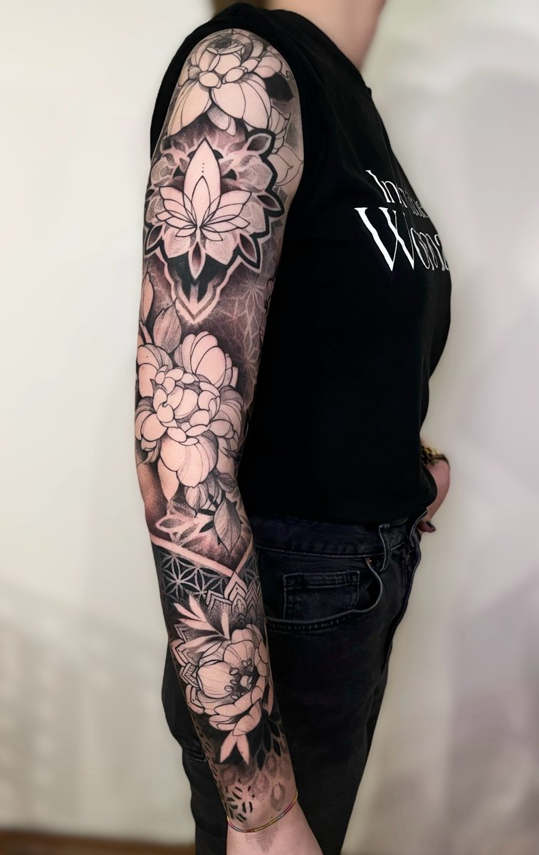 Oliwia Pasko-tatuaż-rekaw-sleeve-Dotwork-Geometryczny / Ornamenty