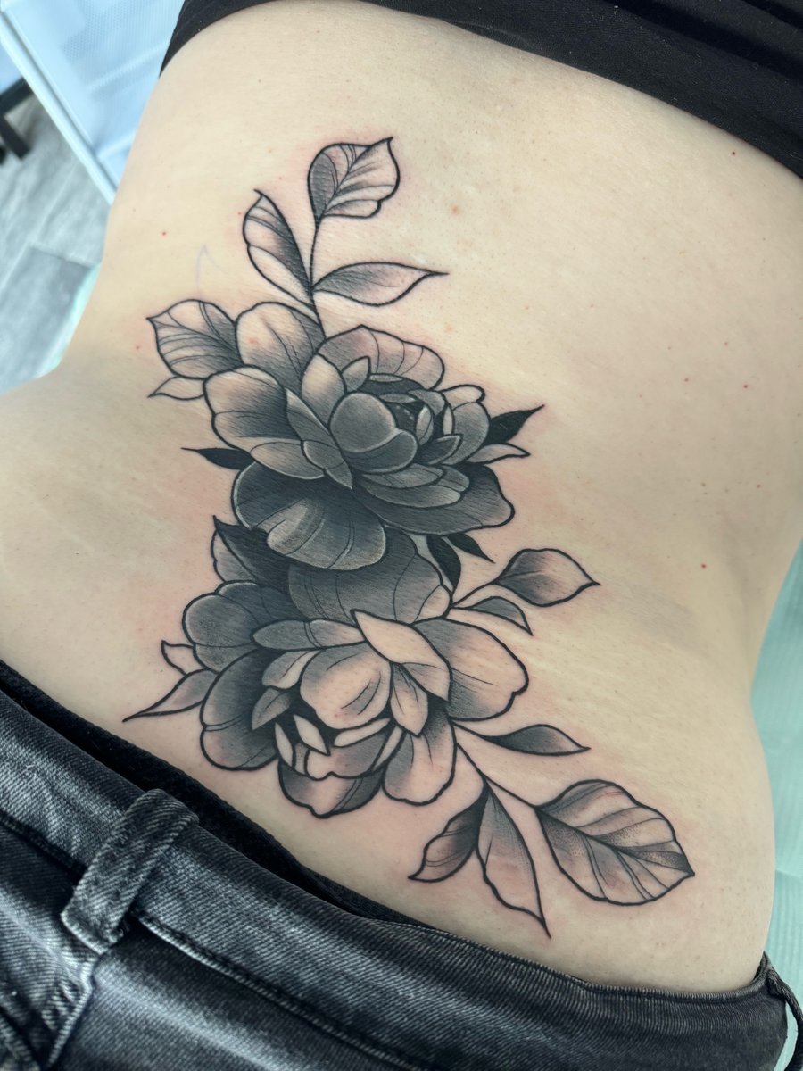 Agnieszka Jarosz-tatuaż-coverup-peony-Black & Grey-Neo-tradycyjny-Watercolor