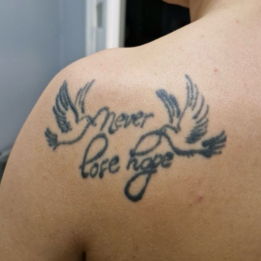 Agnieszka Stanielewicz-tatuaż-coverup-swallow-Black & Grey-Watercolor