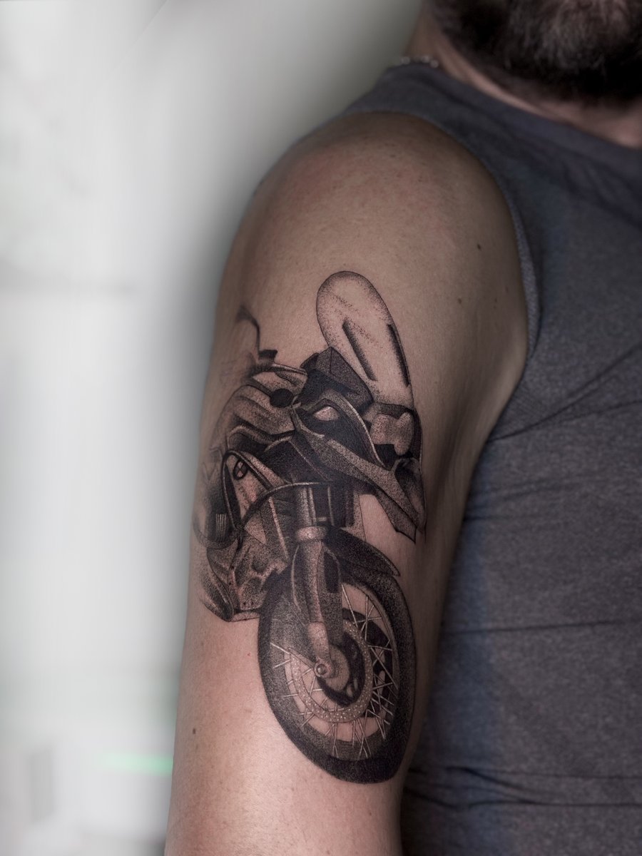 Illia Romanov -tatuaż-Black & Grey-Graficzny / Sketch-Realizm