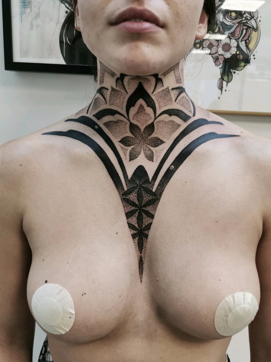 Bartosz Tatuażu -tatuaż-Blackwork / Blackout-Dotwork-Geometryczny / Ornamenty