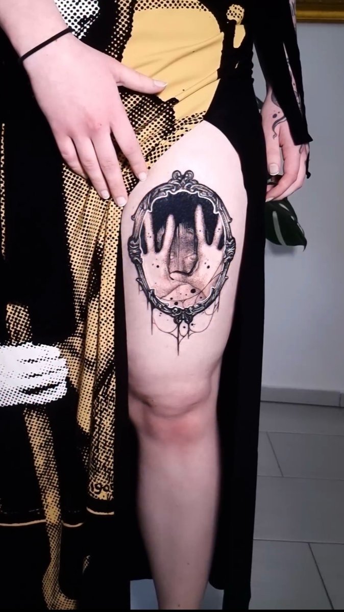 Jakub Malarz-tatuaż-mirror-horror-Black & Grey-Dotwork