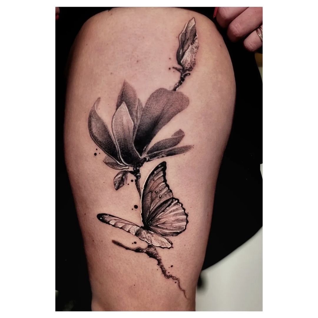 Jakub Malarz-tatuaż-flower-butterfly-Black & Grey-Dotwork