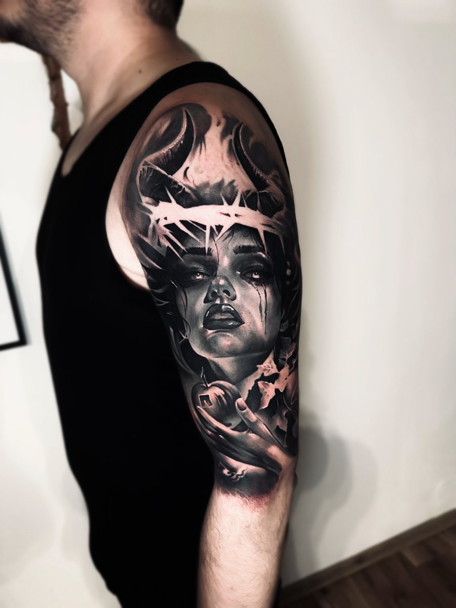 Leszek Nycz-tatuaż-krolewnasniezka-księżniczka-Black & Grey-Realizm-Surrealizm / Horror-White Ink