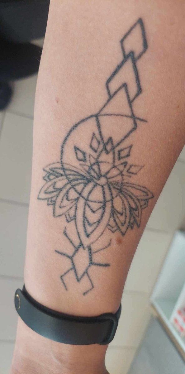 Agnieszka Stanielewicz-tatuaż-przedramie-konikmorski-Graficzny / Sketch-Neo-tradycyjny-Watercolor