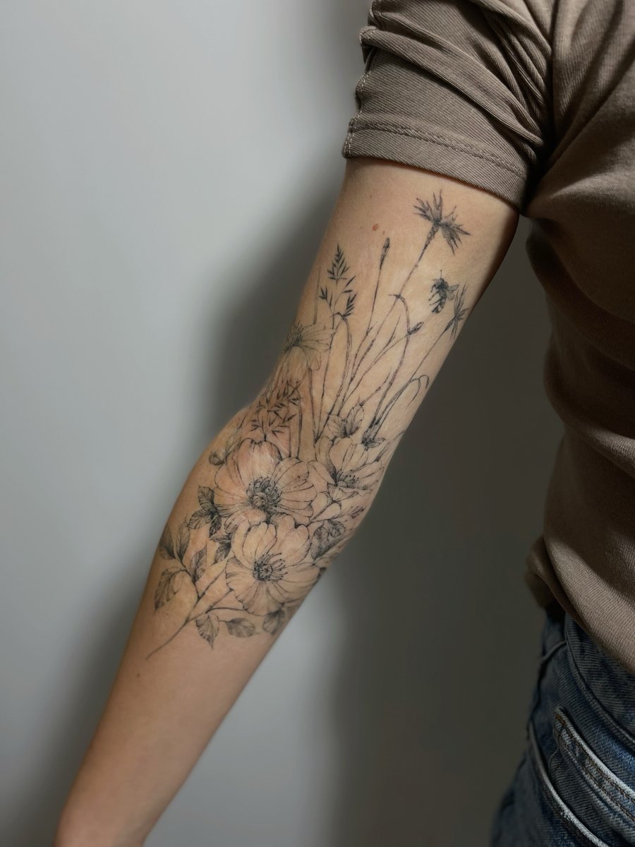 Dominika Czeczot-tatuaż-scarcover-finelinetattoo-Line work / Fineline / Outline