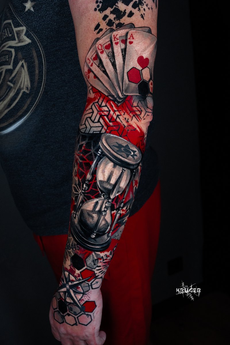 Kamil Krüger-tatuaż-hazard-hourglass-Realizm-Trash Polka