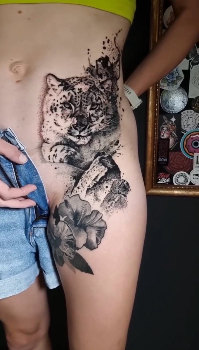 Jakub Malarz-tatuaż-cover-coverup-Black & Grey-Dotwork