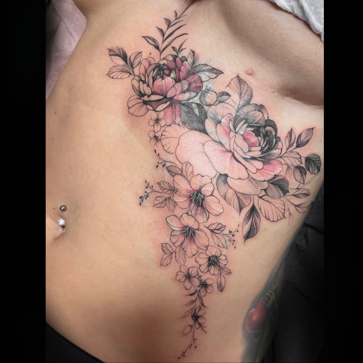 Izabela P.ink.Flaming-tatuaż-cover-blizny-Graficzny / Sketch-Line work / Fineline / Outline