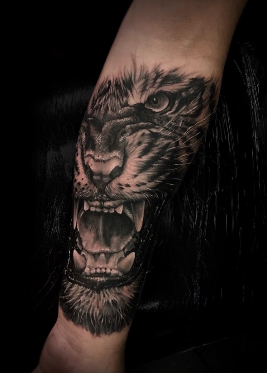 Ruslan Art Tattoo-tatuaż-Black & Grey-Realizm-Surrealizm / Horror