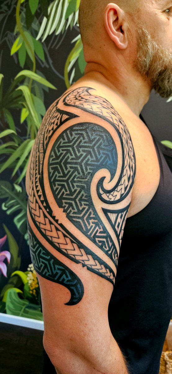 Agnieszka Kulińska -tatuaż-Blackwork / Blackout-Geometryczny / Ornamenty-Polinezyjski / Tribal