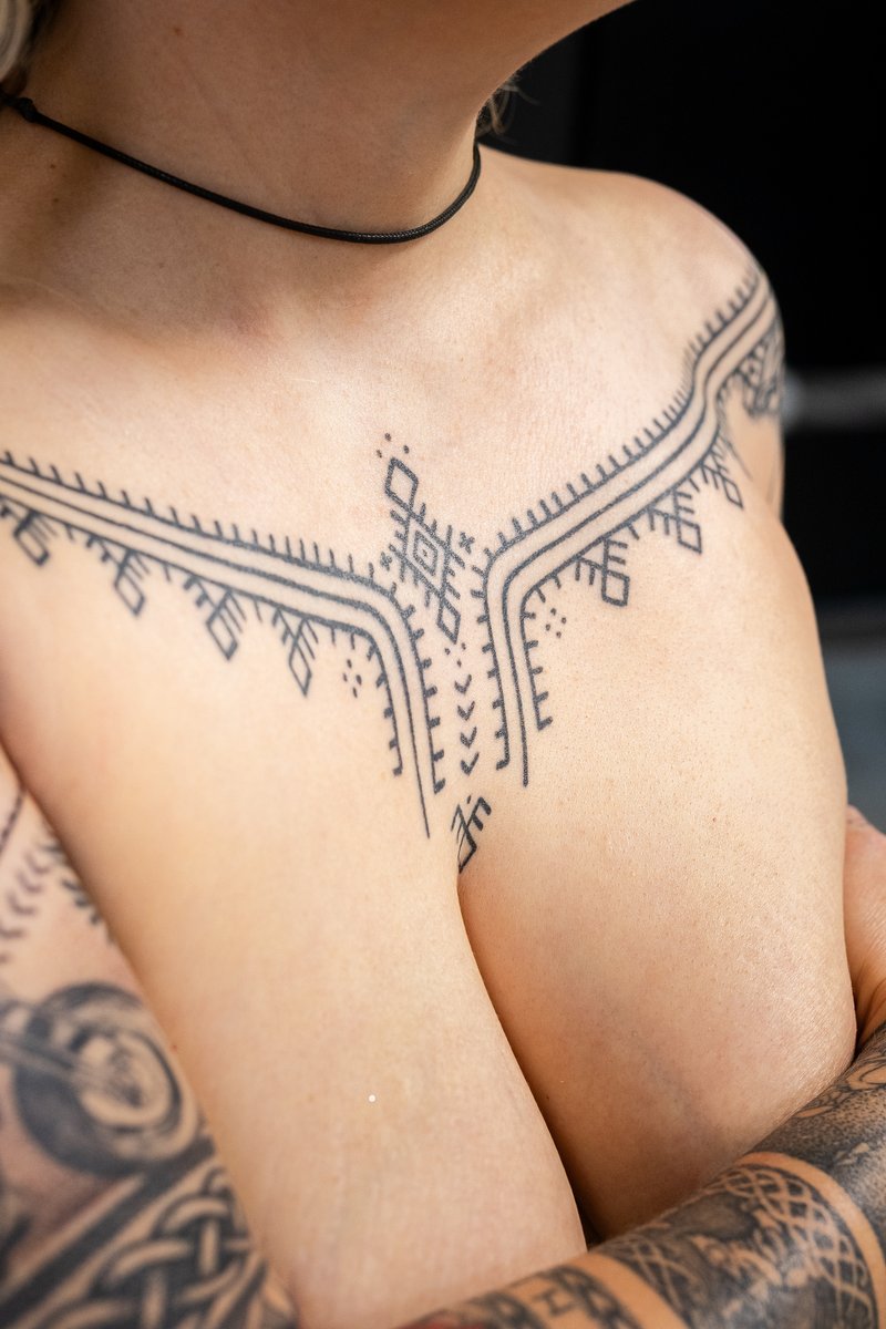 Karolina Deres-tatuaż-Dotwork-Geometryczny / Ornamenty