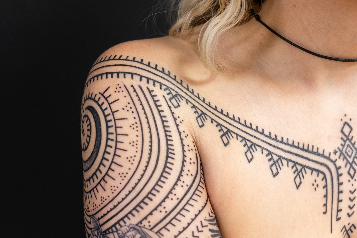 Karolina Deres-tatuaż-Dotwork-Geometryczny / Ornamenty
