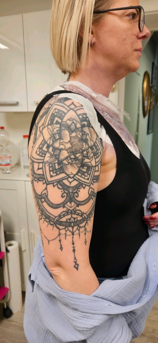 Agnieszka Kulińska -tatuaż-Geometryczny / Ornamenty-Line work / Fineline / Outline
