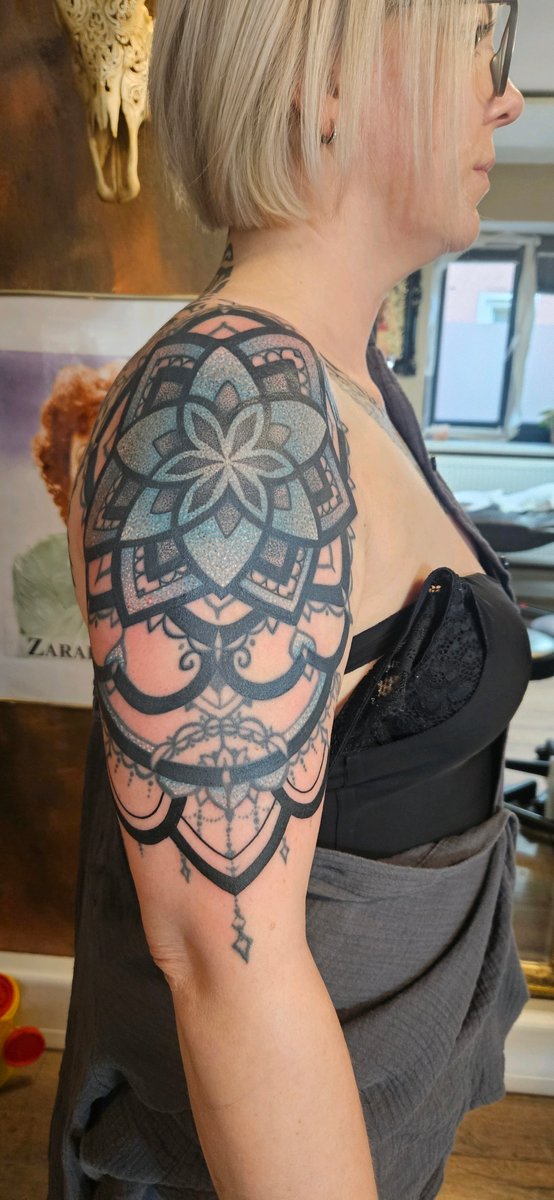Agnieszka Kulińska -tatuaż-Geometryczny / Ornamenty-Line work / Fineline / Outline