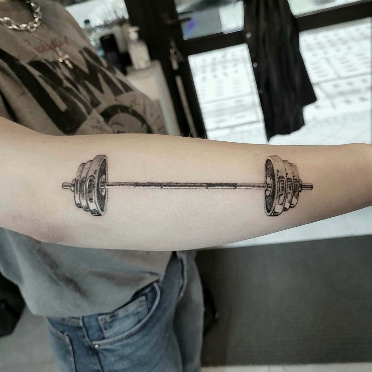 Łukasz Dymowski-wzór-ręka-gym-Minimalizm-Realizm