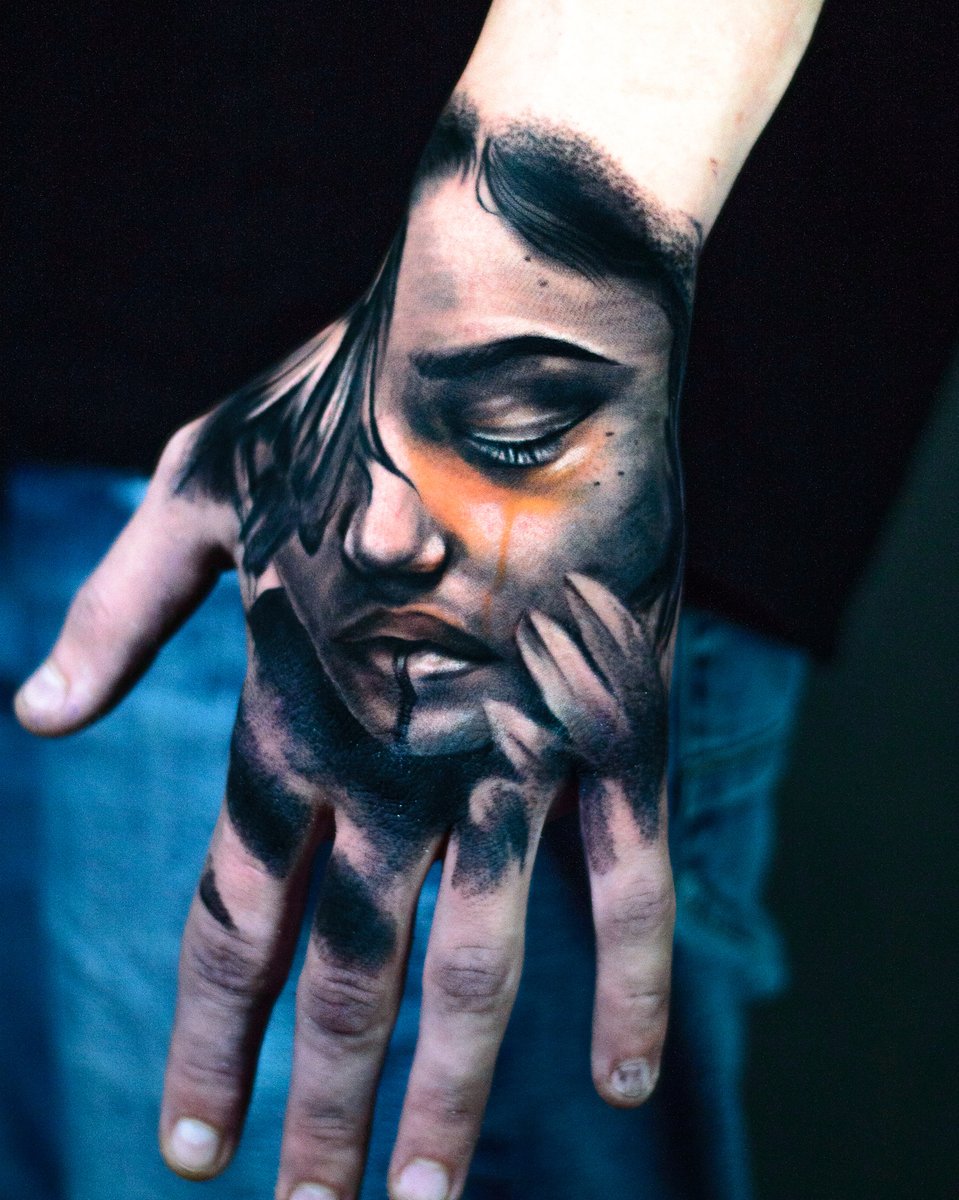 Thanks.Leo_Tattoo-tatuaż-dłoń-twarz-Abstrakcyjny-Black & Grey