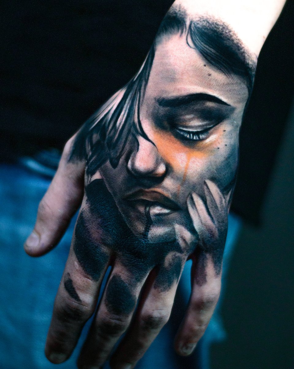 Thanks.Leo_Tattoo-tatuaż-dłoń-twarz-Abstrakcyjny-Black & Grey