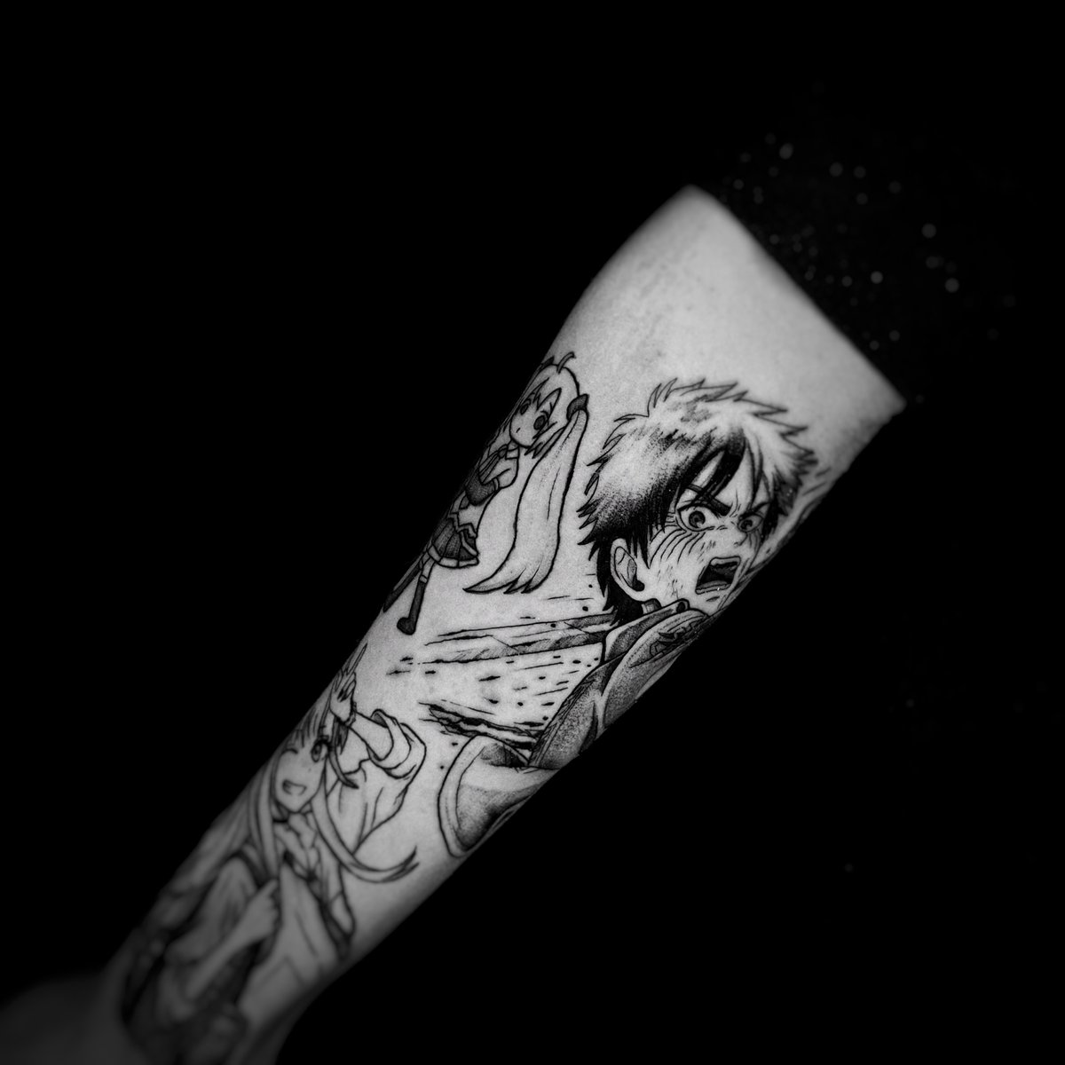 Rafał Sieradzki-Zdziarski -tatuaż-snk-aot-Black & Grey-Dotwork-Graficzny / Sketch-Newschool / Graffiti / Cartoon