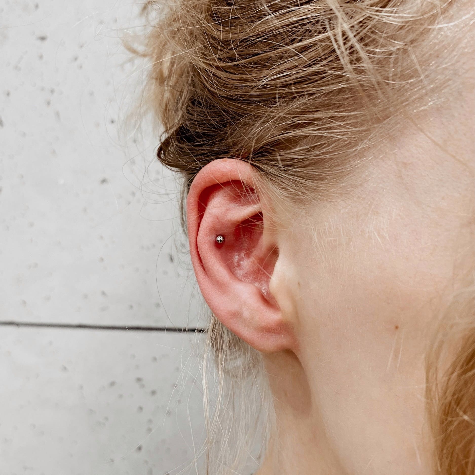 Conch piercing co warto wiedzieć o tym przekłuciu?
